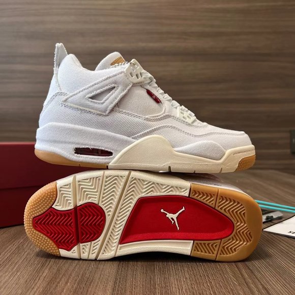 Athletic_Shoes